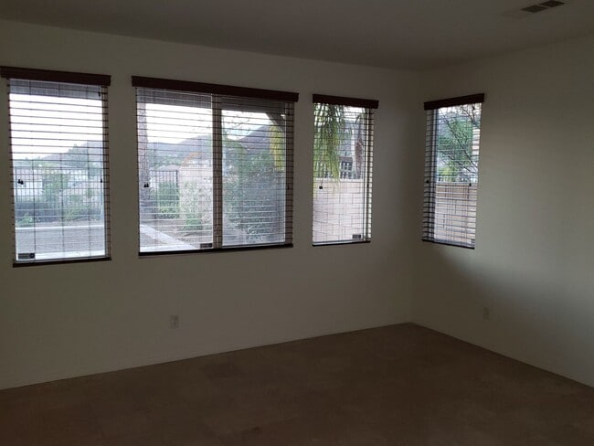 Building Photo - Upgraded 5 Bedroom Home with Spectacular V...