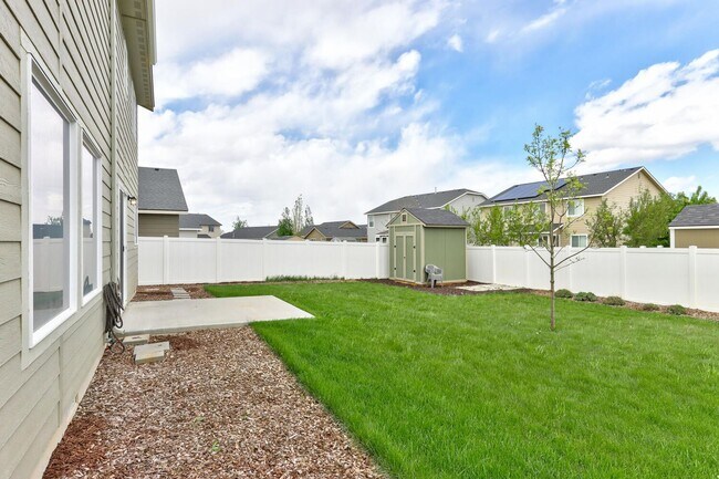 Building Photo - 4 Bed/2.5 Home In Kuna! - Pets Welcome!