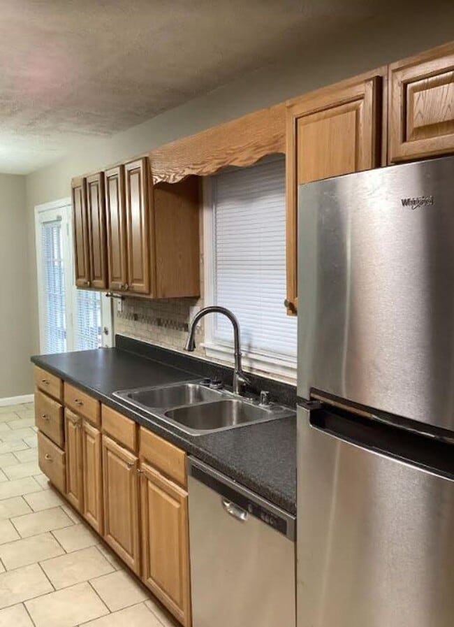 Building Photo - Three Bedroom in Hopkinsville, KY