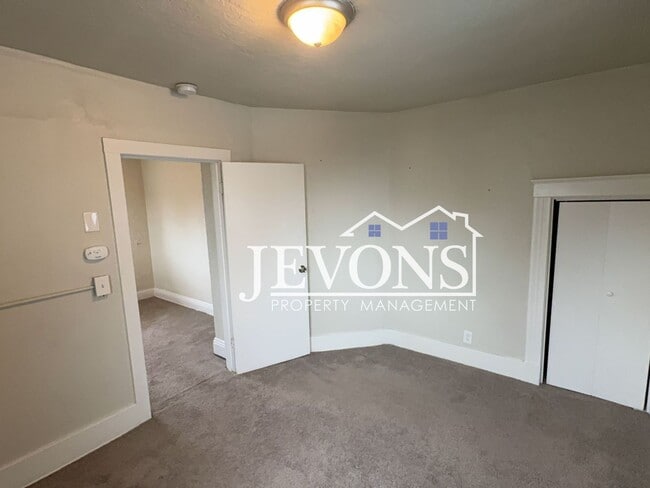 Building Photo - 723 S Sprague Ave