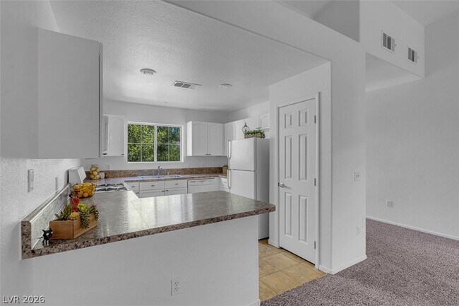 Building Photo - 353 Amber Pine St