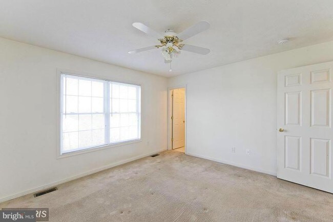 Building Photo - 121 Nature Dr