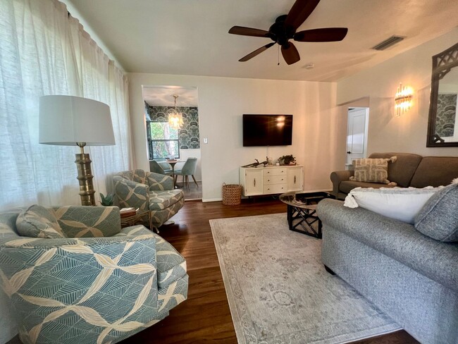 Building Photo - 6-8 MONTH FURNISHED RENTAL -NE ST. PETE 2/...