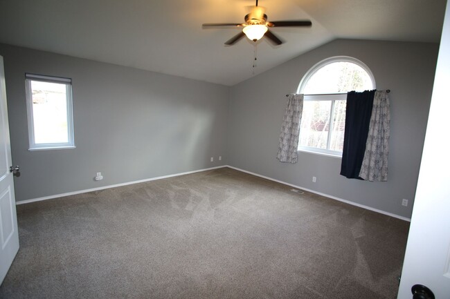 Building Photo - 19508 Highland Ridge Dr