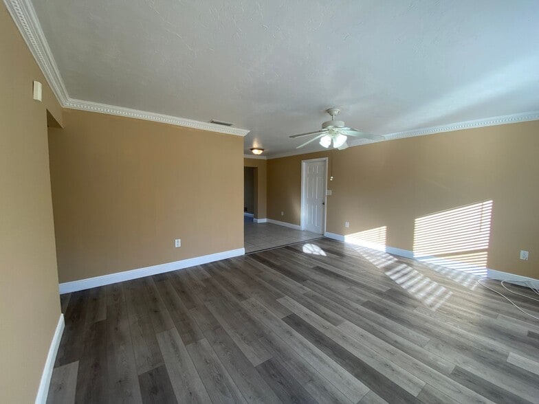 Building Photo - 3/2 Move In Ready