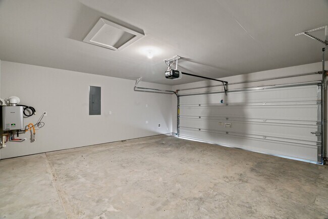 Building Photo - 2014 Darlington Oak Dr