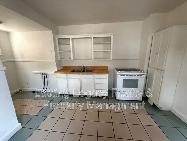 Building Photo - 704 W Twenty-Sixth St