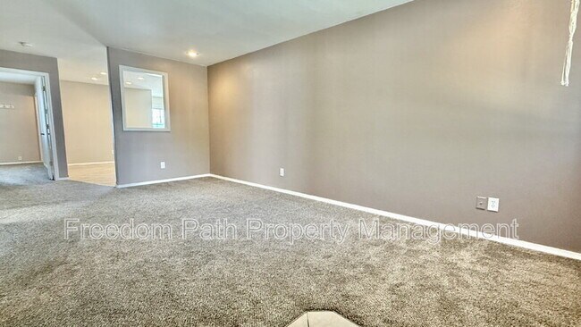 Building Photo - 13904 Cassia St