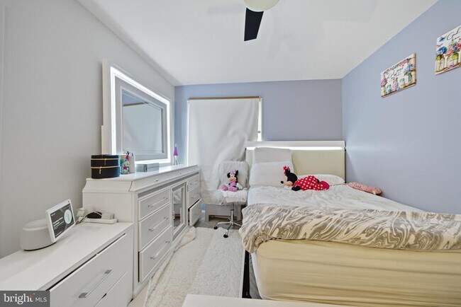 Building Photo - 10305 Montrose Ave