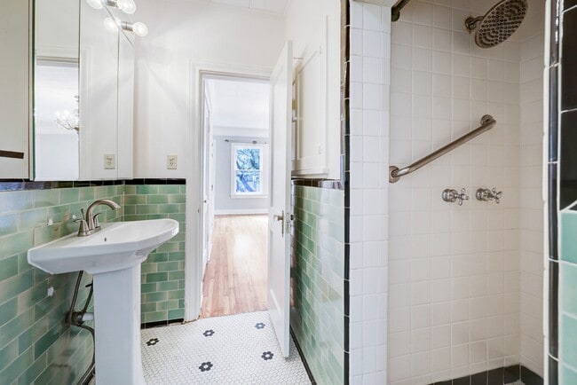 Building Photo - 1950 Lexington St