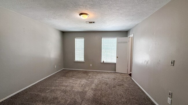 Building Photo - 503 Willow W Dr