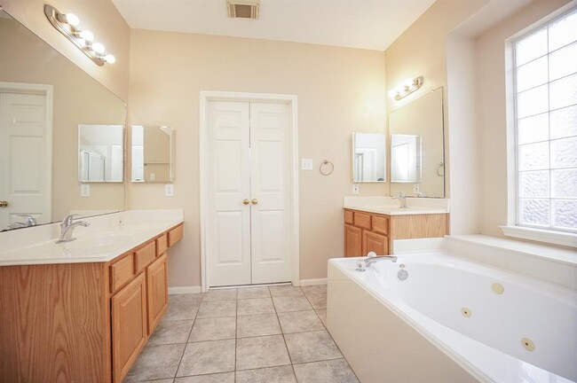 Building Photo - 1634 Emerald River Dr