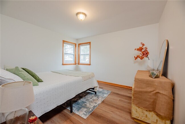 Building Photo - 416 W Spruce St