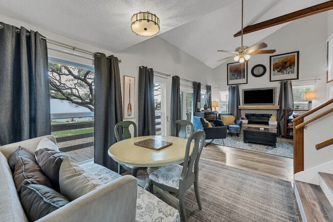 Building Photo - 1142 Amanda