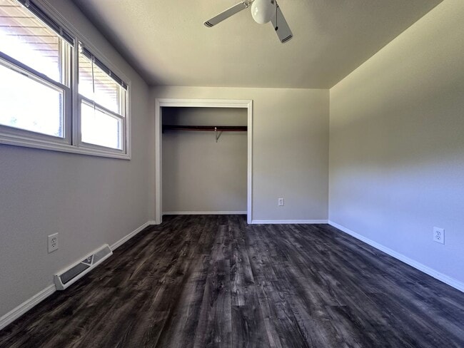 Building Photo - 2746 Nicolet Dr