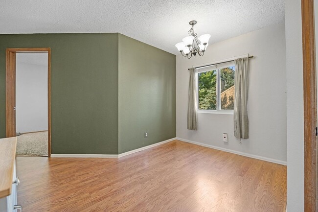 Building Photo - Spacious 3BR/3BA Condo w/ Loft & Vaulted Ceilings!