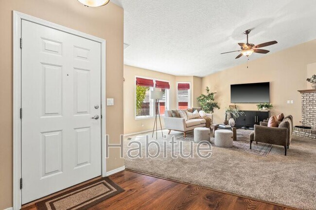 Building Photo - 2160 Dora Ln