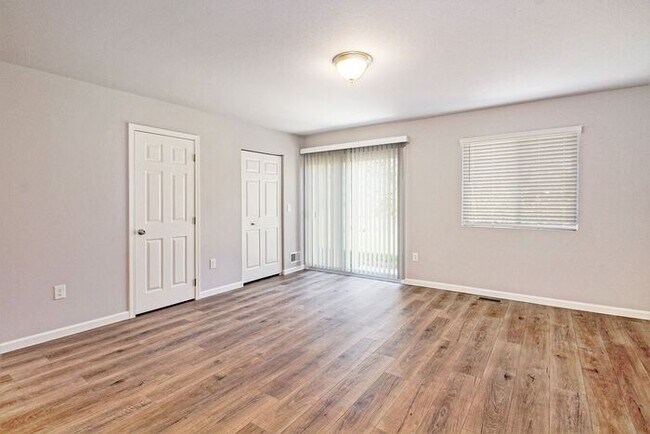 Building Photo - 2223 Macatawa Ln