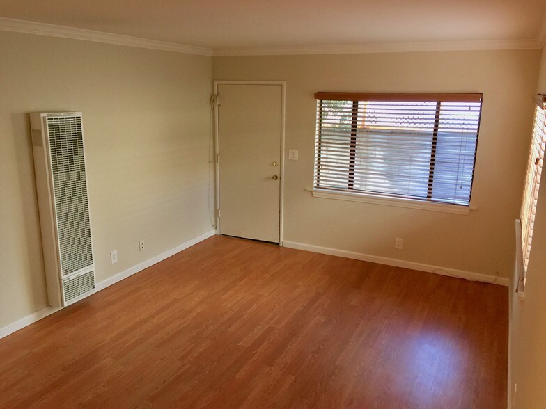 Building Photo - 411 Douglas St