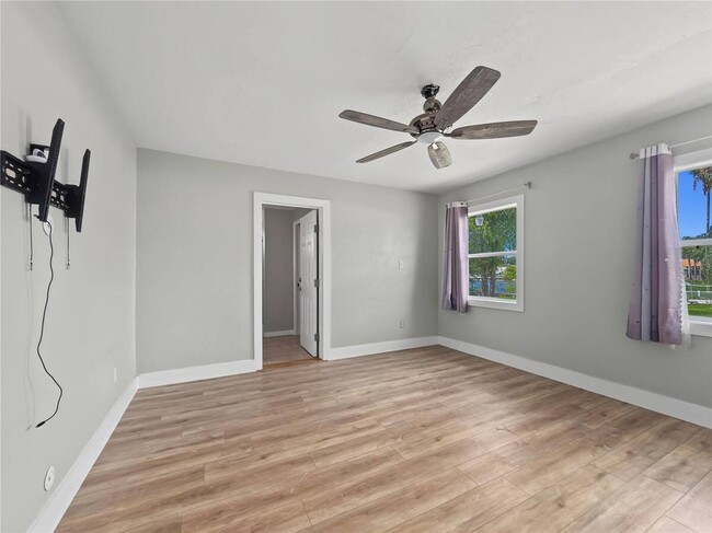 Building Photo - 125 Lake Roy Dr