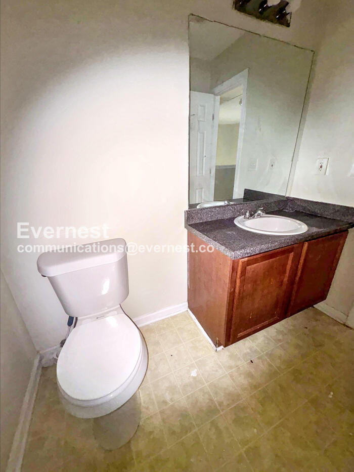 Building Photo - 7688 Creekside Ln