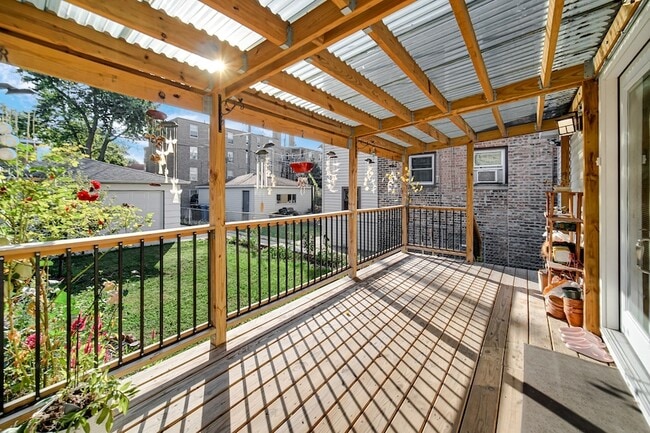 Building Photo - 6423 N Seeley Ave