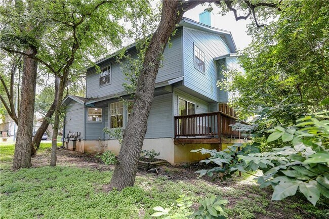 Building Photo - 1700 Waterloo Trl