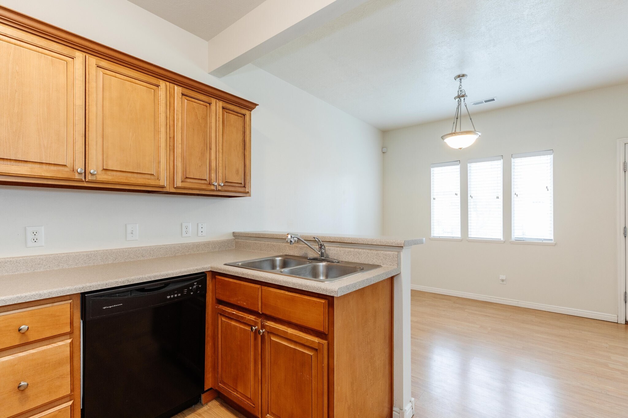 Building Photo - 484 W 1490 N