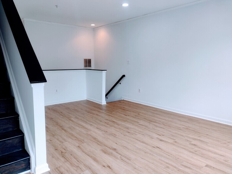 Building Photo - 12 Bailey Ln