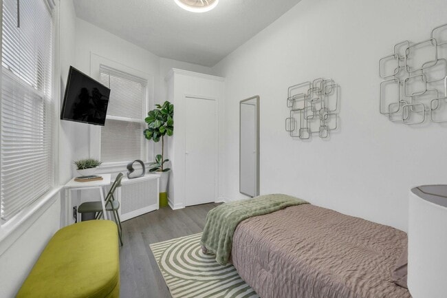 Building Photo - 68 Pine St