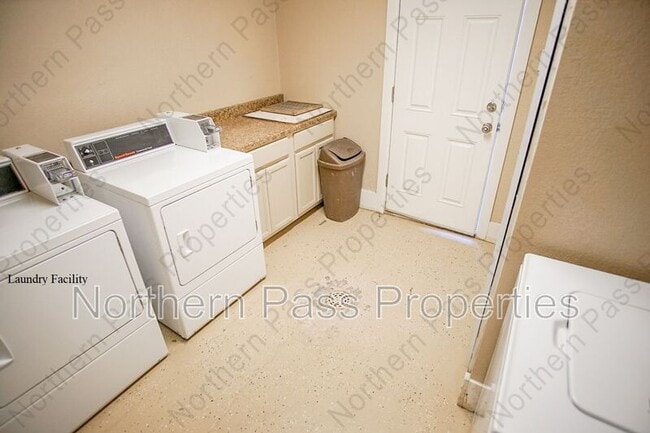 Building Photo - 8604 Lawson St