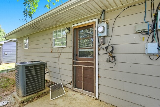 Building Photo - 145 Lester Heights Rd