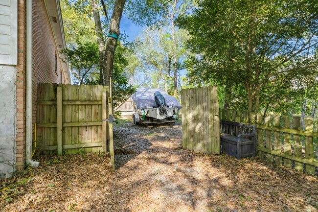 Building Photo - Spacious 3BR home with gorgeous finishes!!...