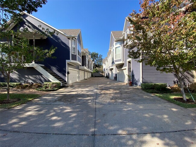 Building Photo - 735 Arlington St