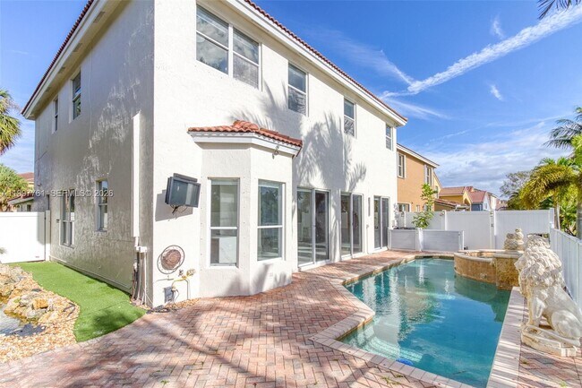 Building Photo - 5363 SW 38th Ave