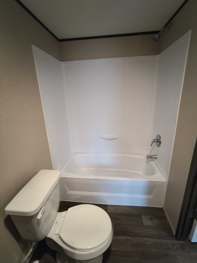 Building Photo - 112 Southlake Dr.