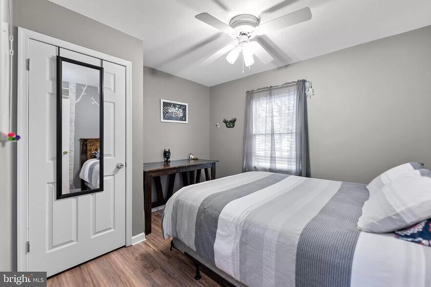 Building Photo - 1196 Spruce Ave