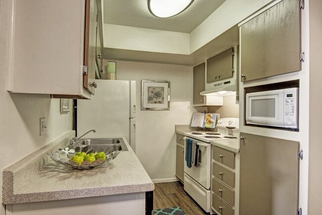 Building Photo - Paradise Falls