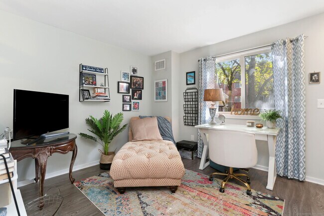 Building Photo - 101 Grove St