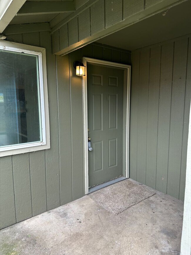 Building Photo - 776-778 W. Quinalt St.