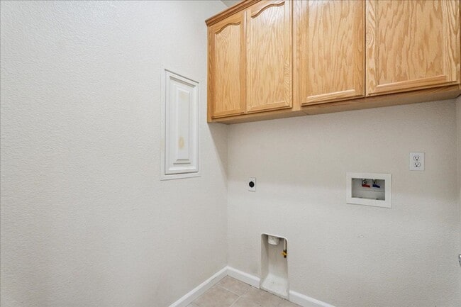 Building Photo - 312 Lone Spur Dr