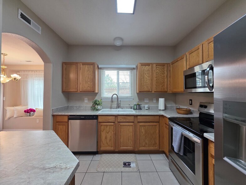 Building Photo - 3960 Riviera Grove