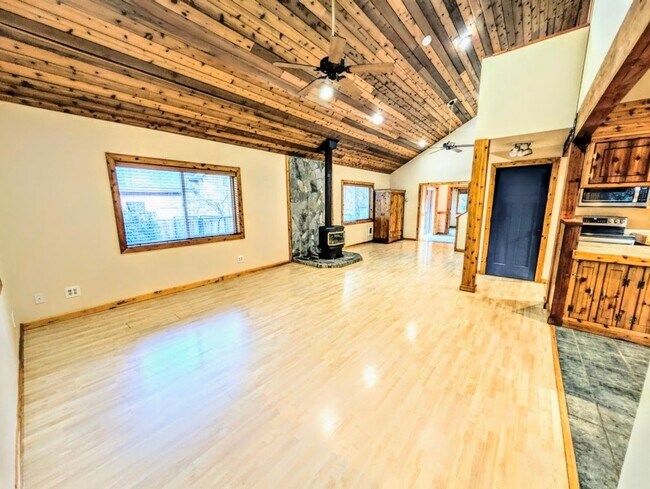 Building Photo - Cozy Northwest Living in Lake Minterwood – Spacious Home with Garage