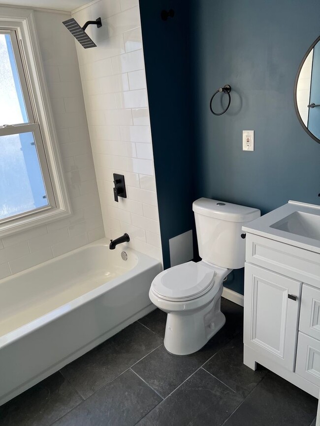Building Photo - Gorgeous 4 bd, 2.5 bth Lakewood Stunner!