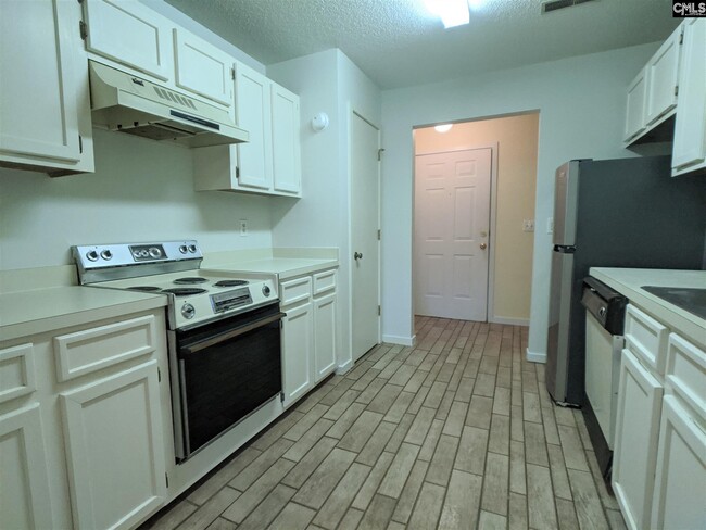 Building Photo - 5004 Village Creek Dr