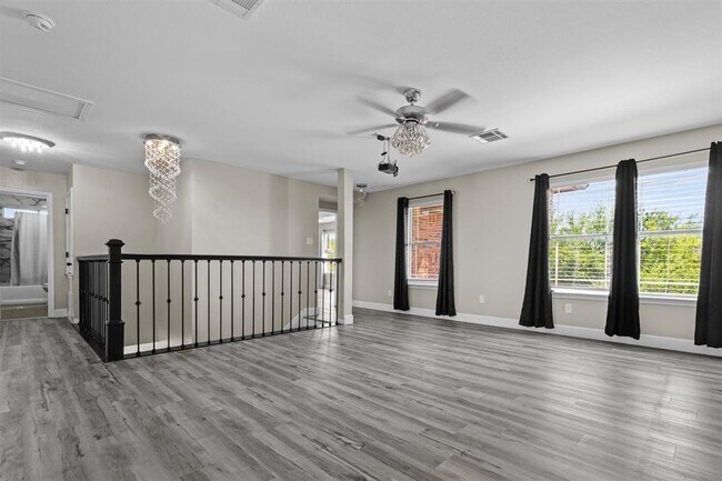 Building Photo - 303 Quail Hollow Dr