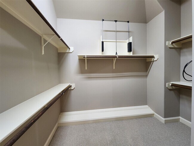 Building Photo - 3205 Center St