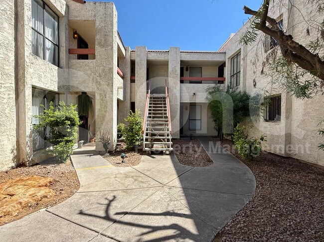 Building Photo - 3119 W Cochise Dr
