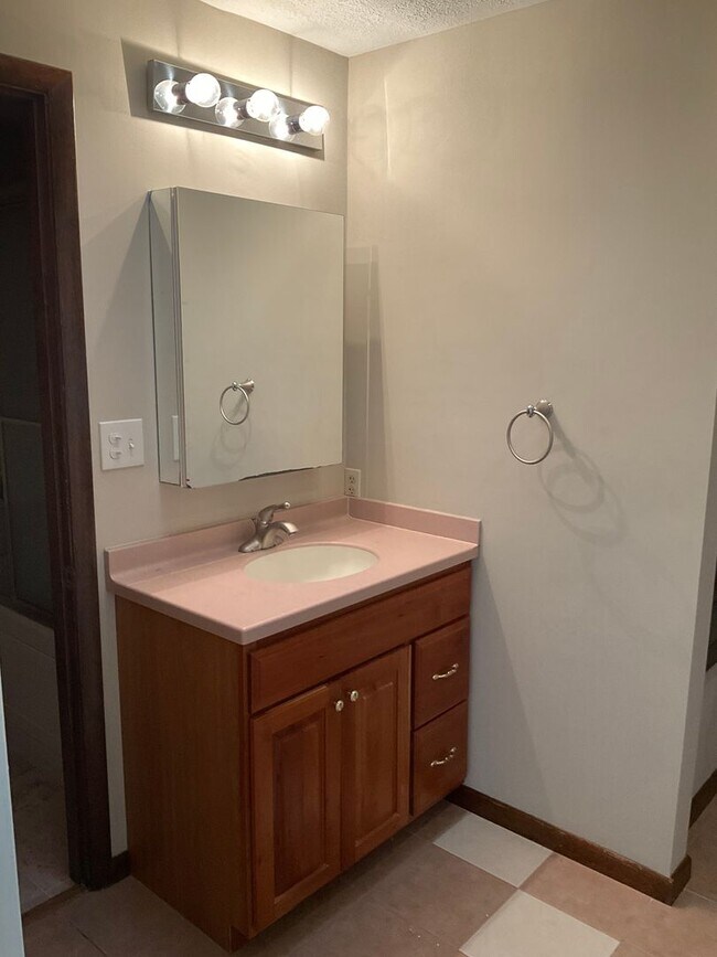 Building Photo - 4-Bedroom Home with 2 Full + 2 Half Baths ...