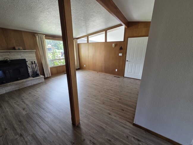 Building Photo - 2215 Terrace Dr